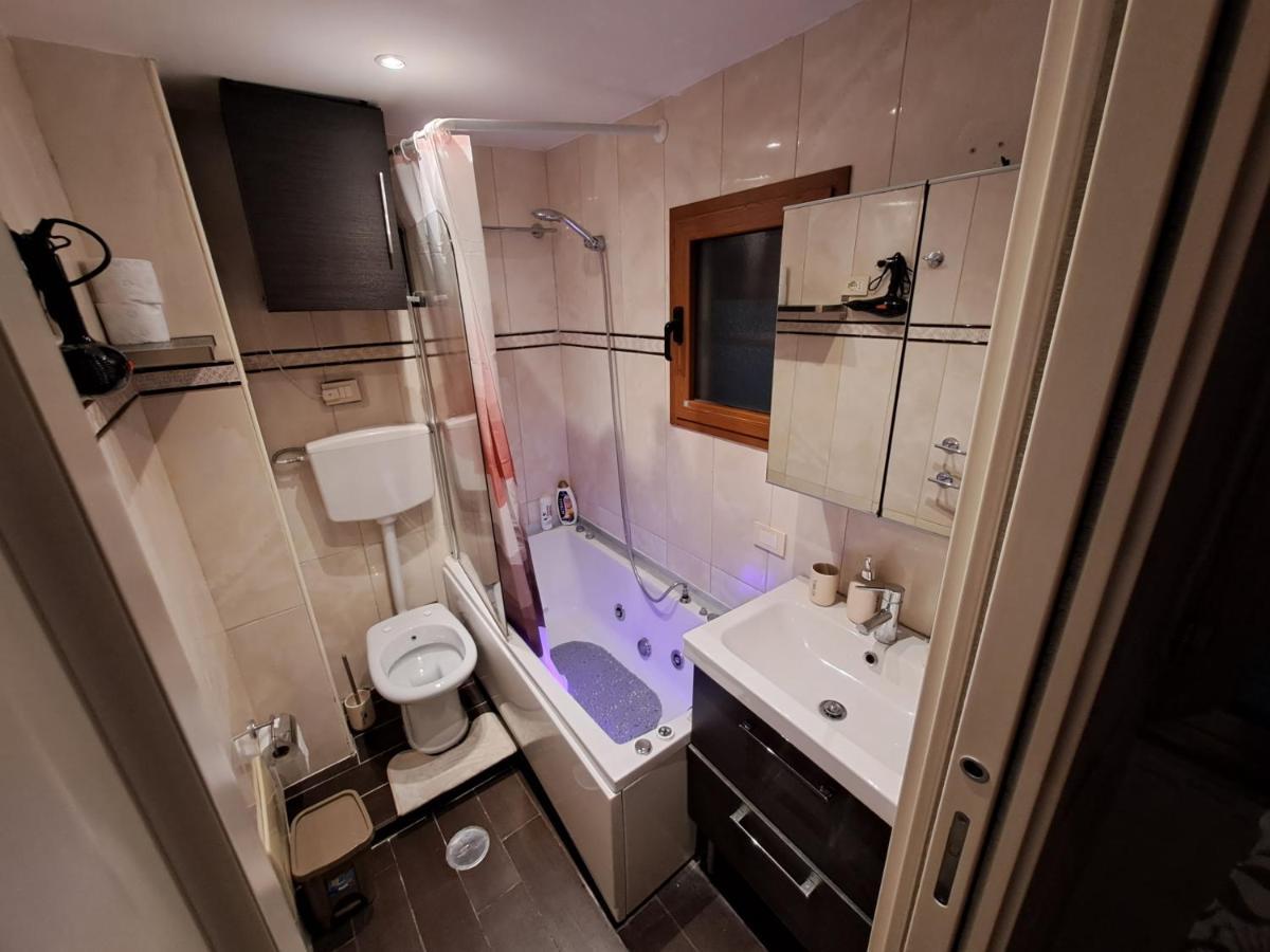 נאפולי Aircraft Services Rooms מראה חיצוני תמונה