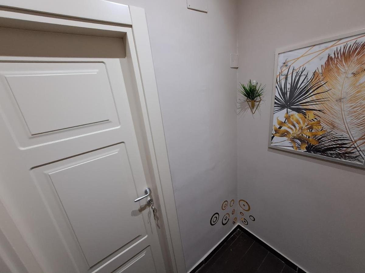 נאפולי Aircraft Services Rooms מראה חיצוני תמונה